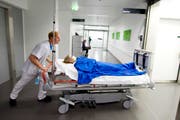 Zu den grössten Herausforderungen zählen laut Regierung die Kosten, die in den vergangenen Jahren jährlich um vier Prozent gestiegen waren. Auf dem Bild: das Kantonsspital Sursee. (Archivbild Keystone)