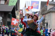 Ehren-Schattenrugger Blatten nach dem Motto «Stramme Burschen - fesche Madels.» (Bild: Dominik Wunderli / Neue LZ)