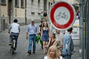 Zunehmends ein Problem: Velofahrer, die sich nicht korrekt verhalten. In der Stadt Luzern sieht man jedoch keinen Handlungsbedarf. (Bild: Pius Amrein / Neue LZ)