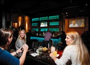 Das Public Viewing in der Eleven Bar in Zug.Bild: Stefan Keiser (9. Oktober 2016)