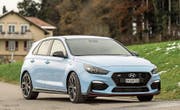Unüberhörbar: Das erste Sportmodell von Hyundai, der i30 N mit 2,0-Liter-Turbo-Benzinmotor. (Bilder: Hanspeter Schiess)