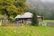 Die Alp Aener Stäfeli in Schwarzenberg inklusive Alphütte steht zum Verkauf. (Bild: pd)
