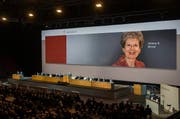 Verena Briner wird in der Basler St. Jakobshalle in den Verwaltungsrat der Novartis gewählt. (Bild: Keystone)