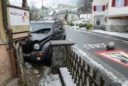 Der Unfallwagen prallte in die Fassade des Hauses an der Rigistrasse 19. (Bild: PD)