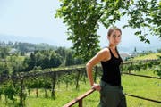Beste Aussichten: Für Nora Breitschmid vom Weingut Sitenrain in Meggen gilt das nach der Prämierung ihres Weissweins in jeder Hinsicht. (Bild Nadia Schärli)