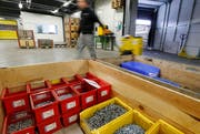 Der Schraubenhersteller Bossard hat im vergangenen Jahr ein Rekordergebnis erzielt. (Bild: Carina Blaser / Neue ZZ)