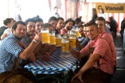 Findet nach 2015 (Bild) im nächsten Jahr wieder statt: Das Ürner Oktoberfest. (Bild: Nadia Schärli)
