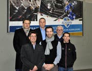 Im Bild, obere Reihe, von links nach rechts: Peter Urs Näf, Verwaltungsratspräsident SSE; Patrick Lengwiler, CEO EVZ; Hans-Peter Strebel, Verwaltungsratspräsident EVZ; untere Reihe, von links nach rechts: Erich Muff, Vizepräsident SSE; Lars Weibel, Leiter The Hockey Academy; Eskil Läubli, Geschäftsführer SSE. (Bild: pd)