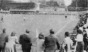 Am 15. August 1965 wurde das neue Stadion Tribschen eröffnet. Die «Luzerner Neusten Nachrichten» (LNN) zeigten dieses Foto vom Eröffnungsspiel des Heimklubs FC Kickers gegen den FC Emmenbrücke in ihrer Ausgabe vom 16. August. (Archivbild Neue LZ)