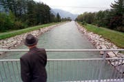 Die Benützung der Uferwege entlang der Reuss wird genau geregelt. (Bild: Archiv Neue UZ)