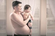 Der US-Amerikaner Thomas Beatie ist der erste verheiratete Mann, der ein Kind zur Welt gebracht hat. (Bild: Getty)