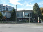 Darf abgerissen werden: Das ehemalige Personalrestaurant auf dem Schindler-Areal (im Vordergrund, früher Wohlfahrtshaus genannt). (Bild PD)