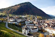 Der Sitz von Bischof Vitus Huonder in Chur samt Hof und Kathedrale. (Bild: Keystone/Arno Balzarini)