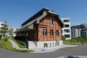 Das Gebäude der International School in Rotkreuz. (Bild: Stefan Kaiser / Neue ZZ)