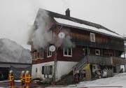 Der Brand in einem Wohnhaus in Unteriberg konnte von der Feuerwehr rasch gelöscht werden. (Bild: PD)
