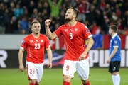 Haris Seferovic jubelt in der Swissporarena in Luzern. (Bild Philipp Schmidli)
