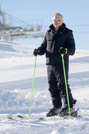 Investor Samih Sawiris auf Skiern bei der Eröffnung des Calmut-Sessellifts am Donnerstag, 15. Dezember 2016. (Bild: Urs Flüeler / Keystone (Andermatt, 15. Dezember 2016))