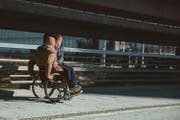 Auch die Pro Infirmis wird von der ZiSG unterstützt. Im Bild die aktuelle Kampagne «Angst lähmt» von Pro Infirmis. (Bild: PD)