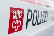 Das Wappen und die Beschriftung auf einem Einsatzwagen der Kantonspolizei Nidwalden. (Bild: Urs Flüeler / Keystone (Symbolbild))
