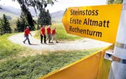 Die Mitglieder vom Verein Zuger Wanderwege testeten gestern den neuen Weg (von rechts): Präsident Arthur Meier, Wanderleiter Marcel Hähni, Webmaster Rudolf Leuenberger und Geschäftsleiter Alfred Knüsel. (Bild Werner Schelbert)