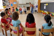 In einer Zuger Kinderkrippe wurden die gesetzlichen Vorschriften nicht eingehalten. (Bild: Keystone)