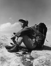 Dieser Herr hatte deutlich mehr als fünf Kilo zu schleppen. Gore-Tex waren 1950 aber auch noch nicht erfunden. (Bild: Lambert/Getty)