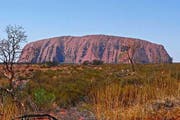 Einer der Höhepunkte des Reiseprogramms: der Uluru, das Naturwahrzeichen Australiens. (Bild: PD)