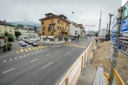 Diesen Abschnitt der Luzernerstrasse in Kriens will der Gemeinderat in eine Flaniermeile umgestalten. Hier finden zurzeit Bauarbeiten im Rahmen des Zentrumsprojekts statt. (Bild Dominik Wunderli)