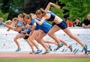 Die Zahl der Jugendlichen und jungen Erwachsenen, die sich nie sportlich betätigen, ist gestiegen. Im Bild: 80-m-Rennen der Damen am Schweizerischen Schulsporttag 2014 in Sarnen. (Bild: Keystone/Urs Flüeler)