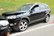 Bei der Frontalkollision entstand an den Autos hoher Sachschaden. (Bild: Luzerner Polizei)