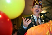 Zunftmeister Daniel Häner bei seiner Rede im Foyer des Pflegeheims Höchweid. (Bild Nadia Schärli/Neue LZ)