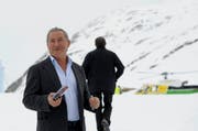 Anfang April 2012: Samih Sawiris auf der Passhöhe Oberalp nach einer Medienkonferenz zur Weiterentwicklung des Skigebietes Andermatt-Sedrun. (Bild: Pius Amrein / Neue LZ)