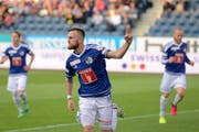 Jakob Jantscher (Mitte) am Super League Spiel zwischen dem FC Luzern und GC in der Swissporarena im Mai. (Bild: dominik Wunderli / Neue LZ)
