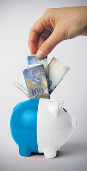 In der Kasse des Kantons Luzern fehlen in den nächsten drei Jahren 330 Millionen Franken. (Bild: Bildmontage Neue LZ)