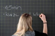 Das neue Besoldungsreglement soll für Kontiunität in der Lohnentwicklung der Lehrerinnen und Lehrer sorgen. (Bild: Peter Schneider / Keystone)