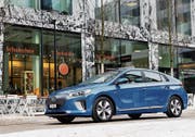 Der Hyundai Ioniq verrät mit seinem Design nicht, welche Antriebsform in ihm steckt. Bild: PD