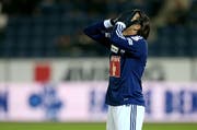 Adrian Winter hält sich nach einer vergebenen Chance gegen den FC Aarau die Hände vor den Kopf. Zuletzt gehörte der 28-Jährige nicht mehr zum Aufgebot von Trainer Markus Babbel. (Bild: Philipp Schmidli / Neue LZ)