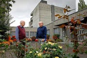 2016 verlassen die Missionare von der Heiligen Familie Werthenstein. Im Bild: Pater Xaver Müller (79, links), Kommunikationsbeauftragter, und Pater Roman Zwick (67), Präsident des Fördervereins. (Bild: Eveline Beerkircher / Neue LZ)