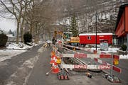 Baustelle auf der Kehrsitenstrasse, welche für 14 Millionen Franken saniert werden soll. (Bild: Corinne Glanzmann (Stansstad, 25. Januar 2017))