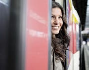 Unbeschwert reisen: etwa mit einem Schutzbrief für den öffentlichen Verkehr oder einer weltweiten Reiseversicherung der Allianz.