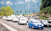Nidwaldner Pendler (hier in Hergiswil) sollen ihre Fahrtkosten nur noch begrenzt von den Steuern absetzen können. (Bild Roger Grütter)
