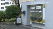 Dieses Reisebüro an der Neuenkirchstrasse in Emmenbrücke wurde überfallen. (Bild: Screenshot Tele 1)