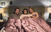 Mit den Eltern Hannes und Sara kommt es ständig zu Spannungen: Harriet Herbig-Matten als 14-jährige Carla mit ihren Eltern, gespielt von Jan Josef Liefers und Heike Makatsch. (Bild: Pathé)