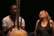 Vreni Achermann und der Musiker Sadio Cissoko. (Bild: PD)