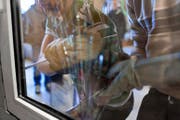 Mit einer Software soll die Polizei besser vorhersehen, in welchen Gebieten eingebrochen wird. Der Kanton Luzern wartet mit einer möglichen Einführung der Software noch zu. (Bild: Keystone/Martin Ruetschi)