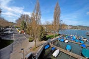 Blick auf das Inseli mit den Carparkplätzen. Bild: Nadia Schärli (Luzern, 4. April 2016)