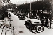 Internationale Schönheitskonkurrenz für Automobile im Jahr 1930 am Nationalquai in Luzern. (Bild: Stadtarchiv Luzern)