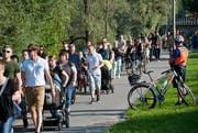 In einer stillen Kundgebung zeigten am 22. August rund 200 Personen ihre Solidarität mit dem Opfer der Vergewaltigung. (Bild: Boris Bürgisser / Neue LZ)