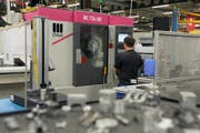 Blick in die Produktion der Komax in Dierikon. (Bild Pius Amrein/Neue LZ)