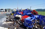 Hier fliesst das Bier auf die Strasse in Baar. (Bild: Zuger Polizei)